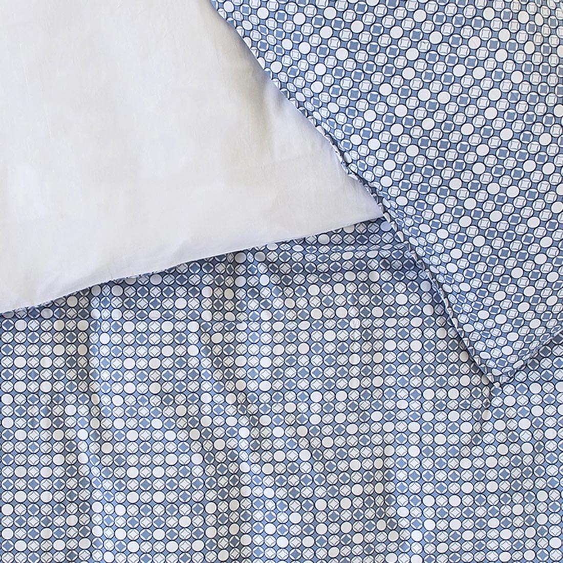 Cotton sateen bed linen white blue