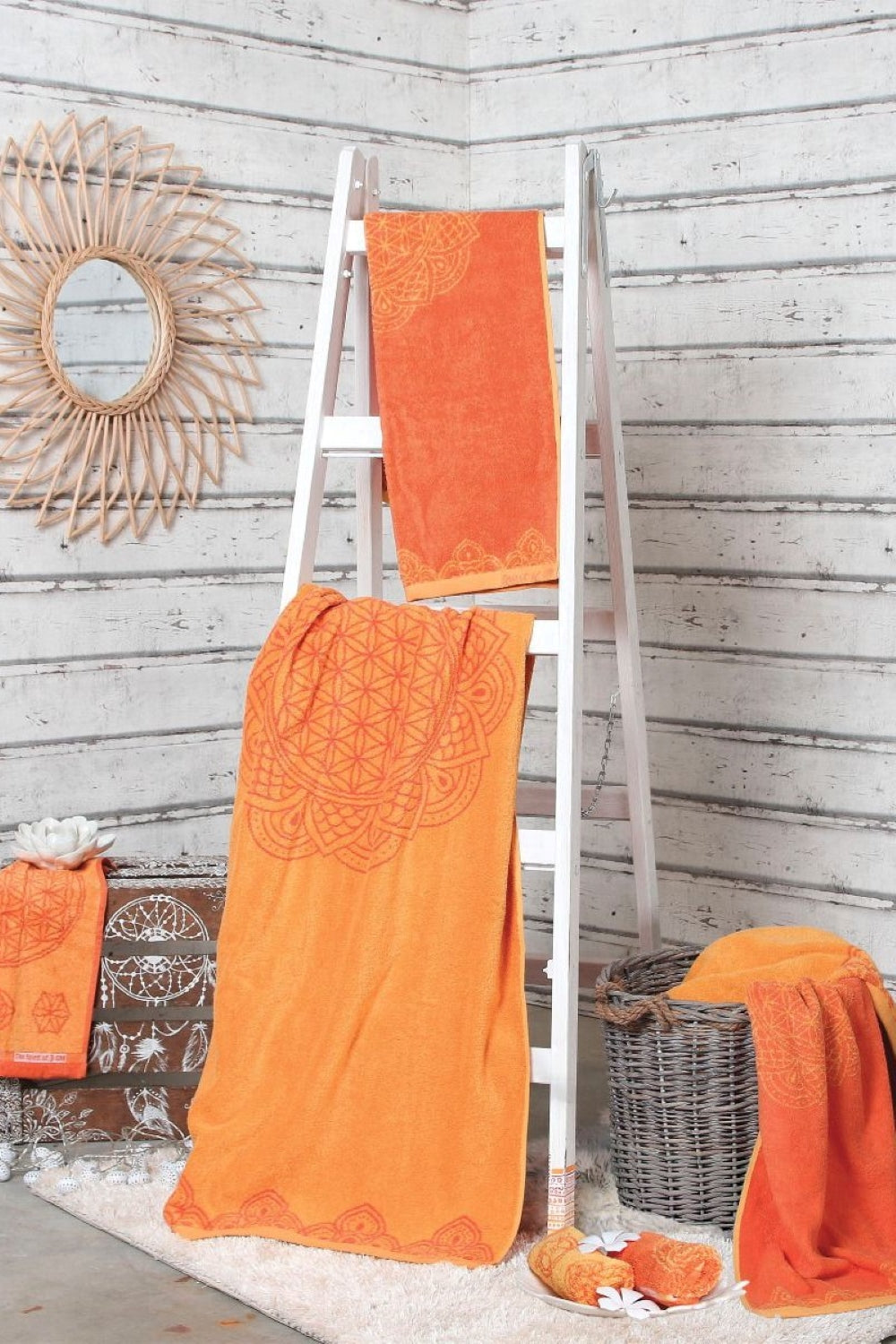 Fengshui terry towel - sun salutation/coral